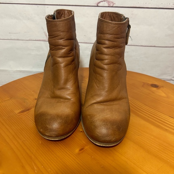 BP Brown Tan Leather Booties Size 9 Boots Zip Shoes Block Heel Factory Distress - Picture 3 of 8